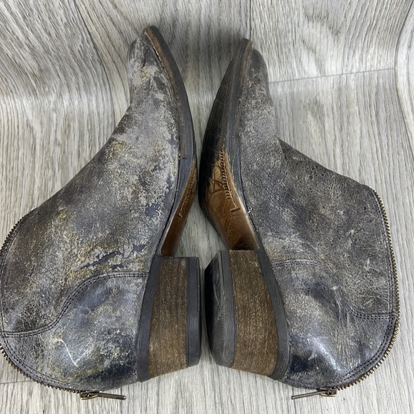 Very Volatile Distressed Western Bootie with Zipper Ankle - Picture 6 of 10